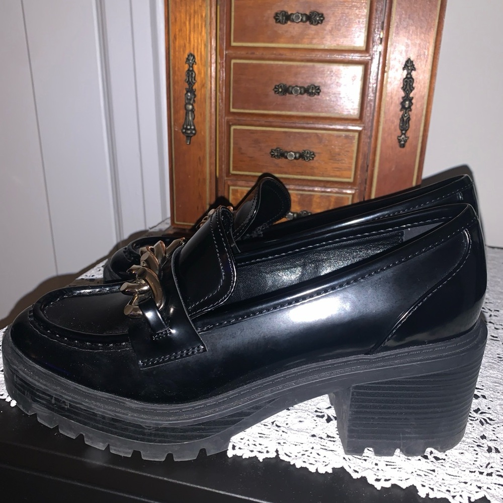 GUESS Women’s Black Chunky Loafers Size US 10